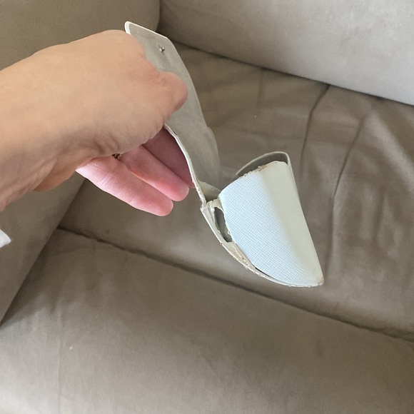 Michael Kors White Eyeglass Leather Case as is. Please see photos for condition - Picture 4 of 5